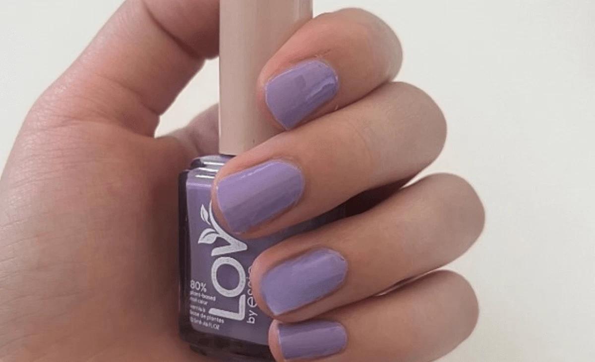 Ongles violets avec Love by essie