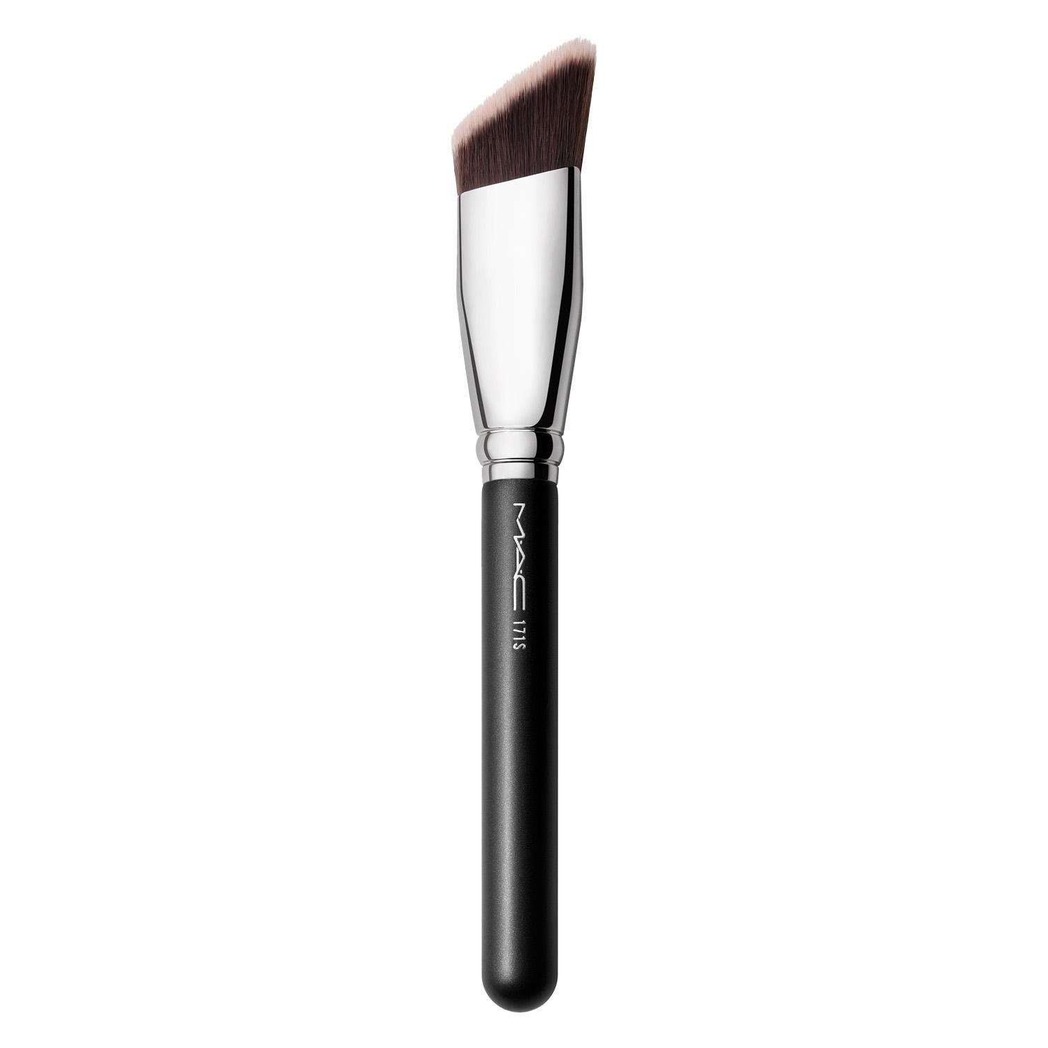 M·A·C Tools - Smooth-Edge All Over Face Brush 171S